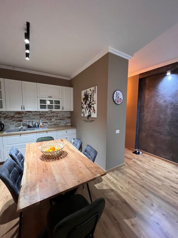 APARTAMENT ME QERA 2+1 KOPSHTI BOTANIK 800 EURO