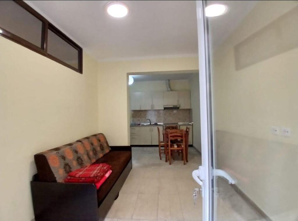 Jepet Me Qera Apartament 1+1+1 Ballkon