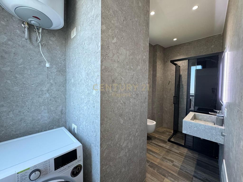 t me Qira – Duplex 2+1+2, Rruga e Barrikadës