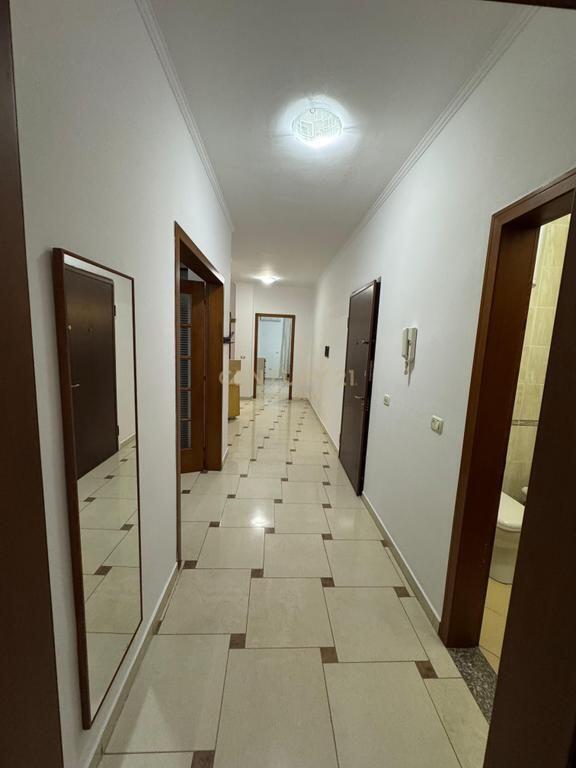 Jepet me qira Apartament 3+1+2 zona Ish-Rajoni.