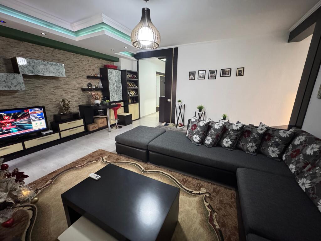 SHITET APARTAMENT 2+1 PRANE BULEVARDIT TE RI, TIRANE