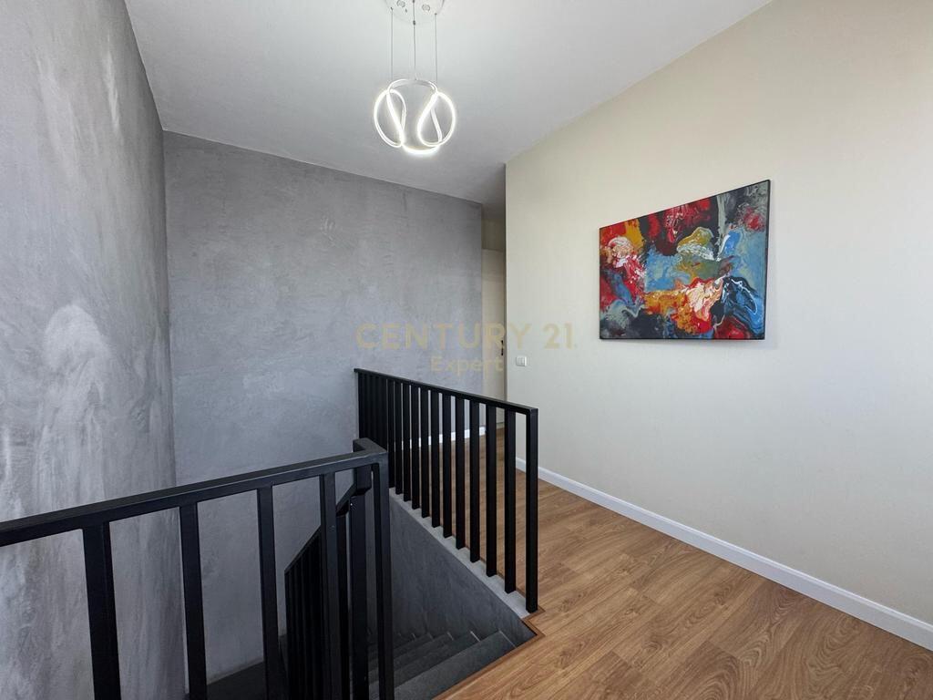 AFFITTASI DUPLEX 2+1+2 CON 2 POSTI AUTO IN BARRIKADES STREET!!!