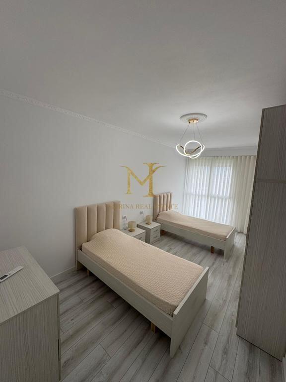 Jepet me qira apartament 3+1 +2 tualete , në Durrës, pranë stacionit të trenit.
