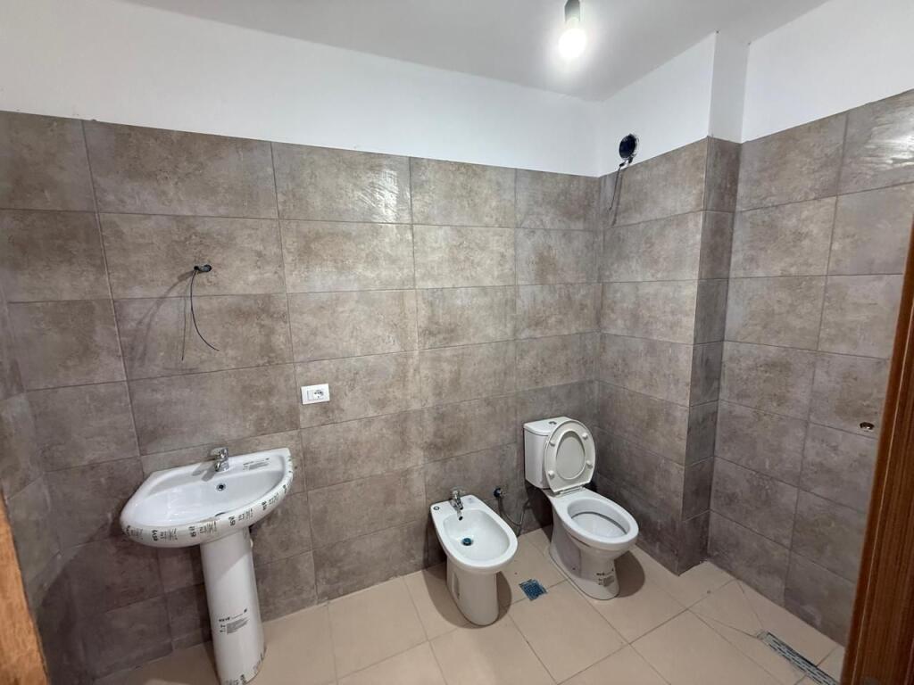 Jepet me qira apartament 2+1 te Rruga “5 Maji”