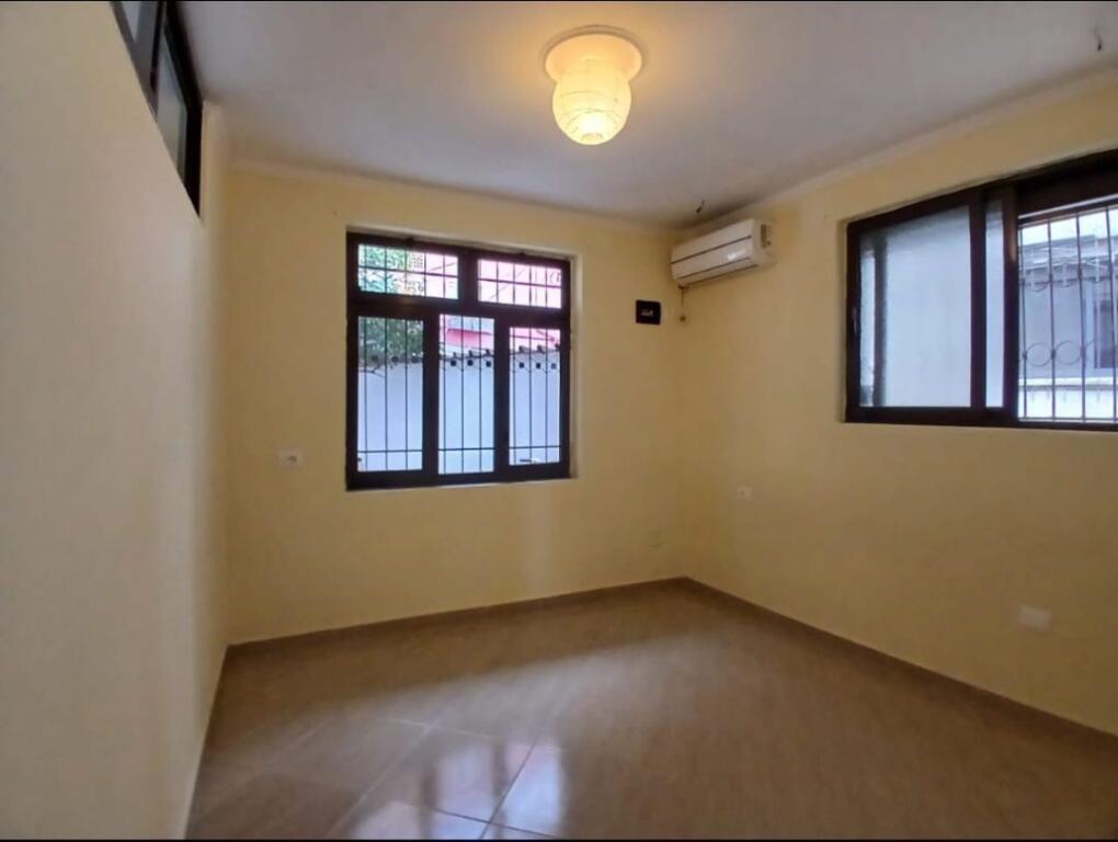 Jepet Me Qera Apartament 1+1+1 Ballkon