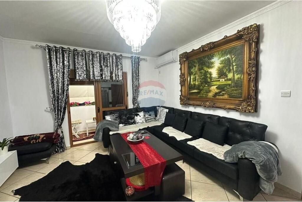 Shitet apartament 2+1 te Rruga e Kavajes !