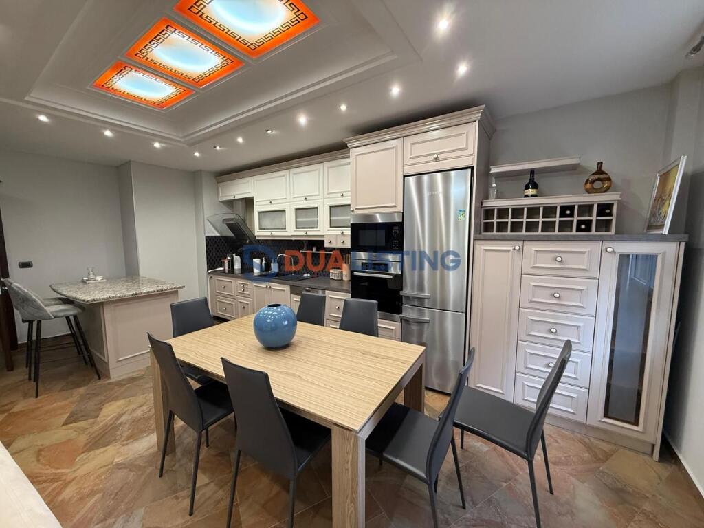 Qira apartament 3+1 me dy poste parkimi 📍Bulevardi Zogu I ‼️