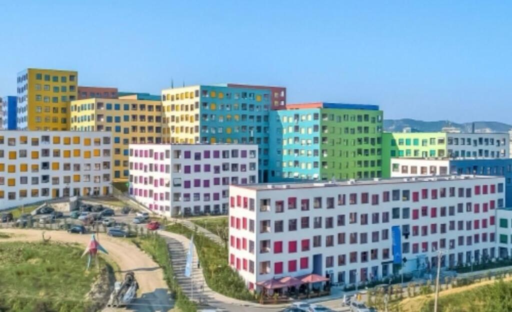 Shitet Apartament 1+1+ballkon tek Kompleksi Mangalem