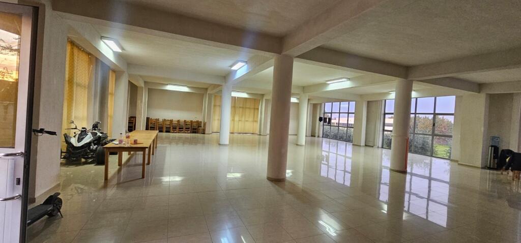 JEPET ME QERA NDERTESA SHUMËFUNKSIONALE 3 KATËSHE ADRESA SHENOVLASH 200M NGA AUTOSTRADA