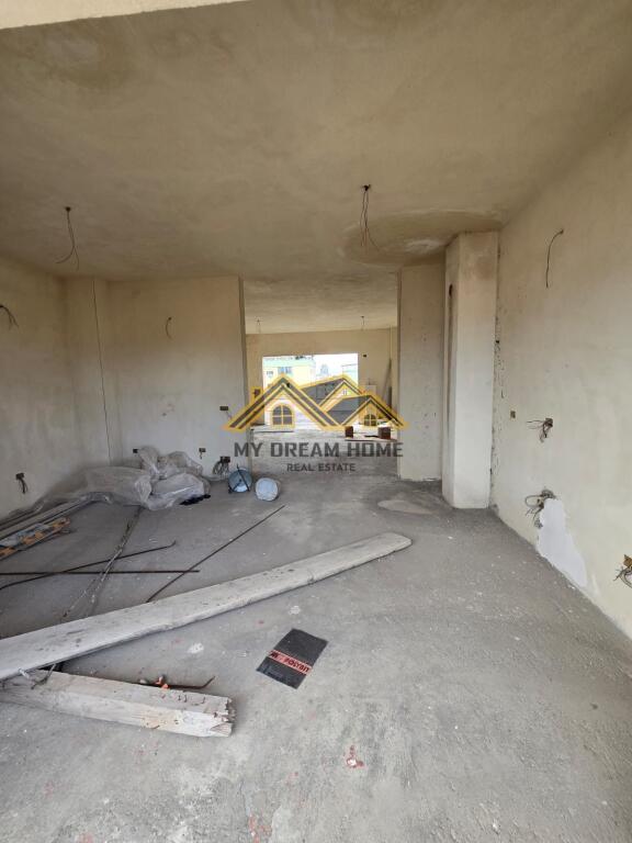 SHITET APARTAMENT 2+1+2 + VERAND TEK ISH RAJONI I POLICIS DURRES!