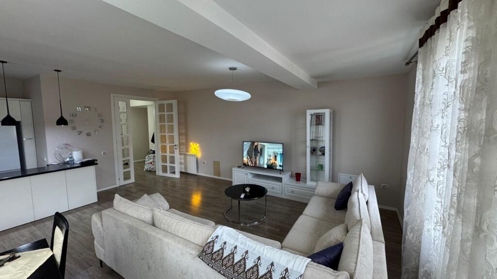 Qera, Penthouse 2+1+verande, Fresk!
