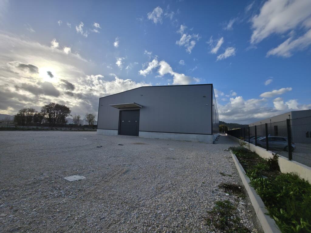 𝐆𝐈𝐕𝐄𝐍 𝐅𝐎𝐑 𝐑𝐄𝐍𝐓 𝐍𝐄𝐖 𝐖𝐀𝐑𝐄𝐇𝐎𝐔𝐒𝐄 – 𝐋𝐀𝐊𝐍𝐀𝐒, 𝐍𝐄𝐖 𝐒𝐓𝐑𝐄𝐄𝐓