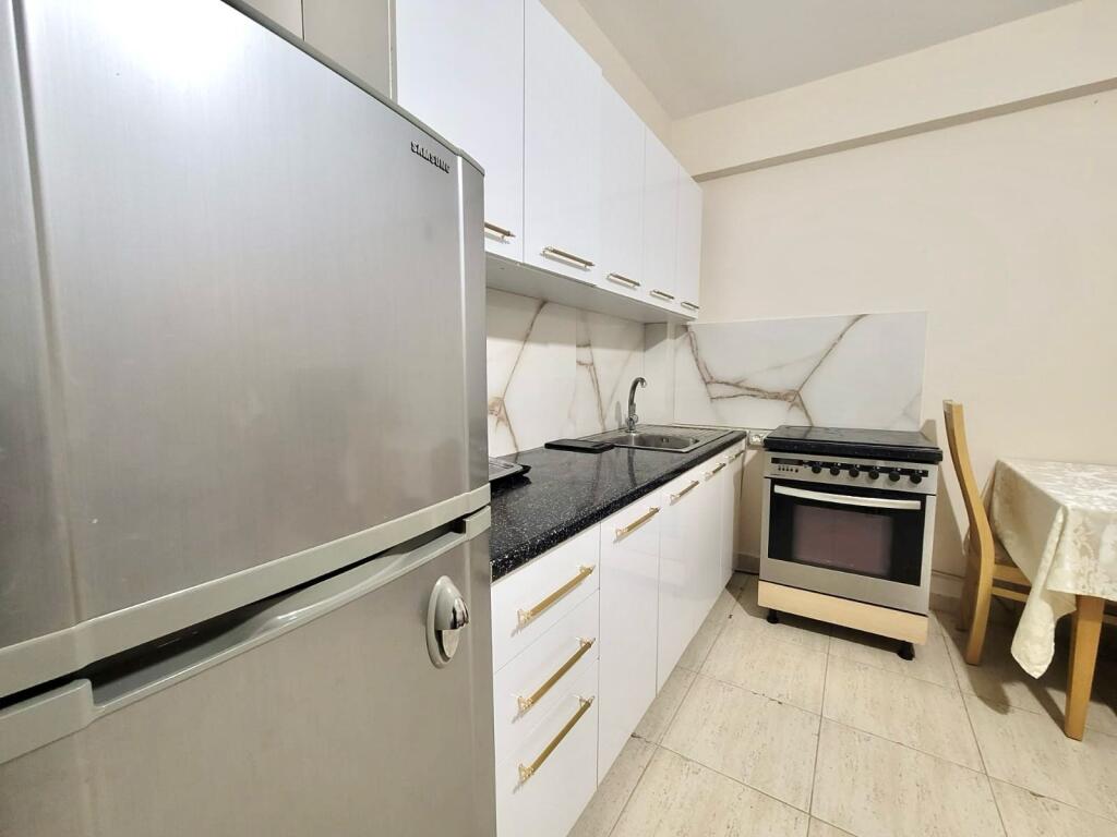 Shtepi 1+1 e Bollshme ( Rr. Vilave - TEG, Lunder ) i Kompletuar: Kuzh e Re &amp; Dh Gjumi e Madhe 300 Euro/Muaj