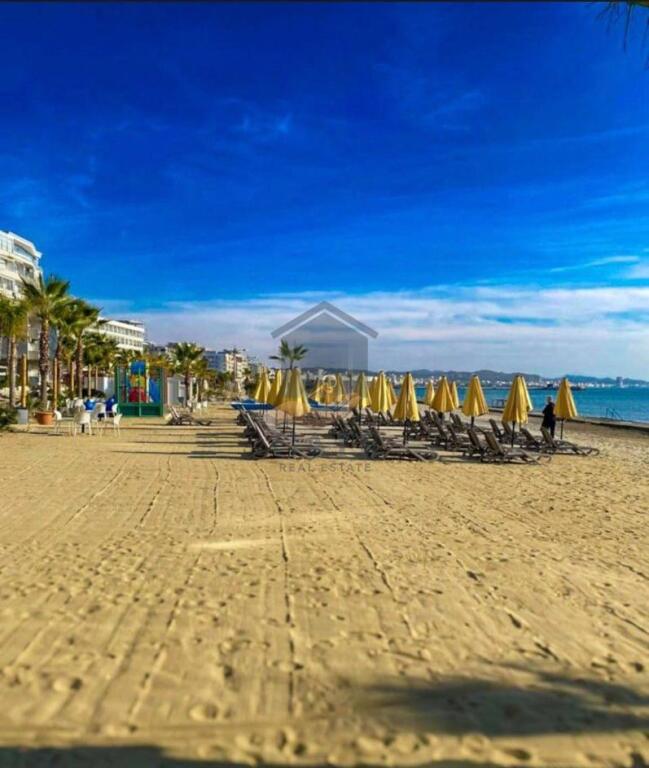 Jepet me qira garsoniere kati i 2-të, 55 m², e mobiluar plotësisht – Plazh, te Ura e Dajlanit.