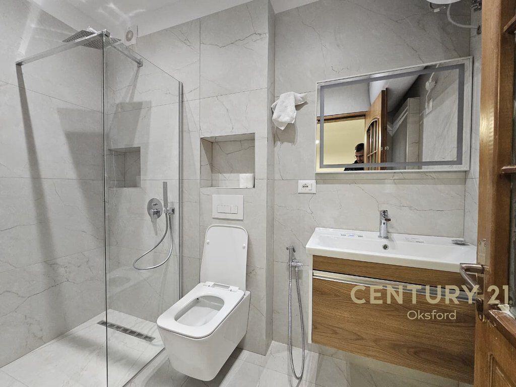 Shitet apartament 2+1 me kuzhinë të veçuar, zona “Shkolla e Kuqe” – Rruga Bardhyl, Tiranë.