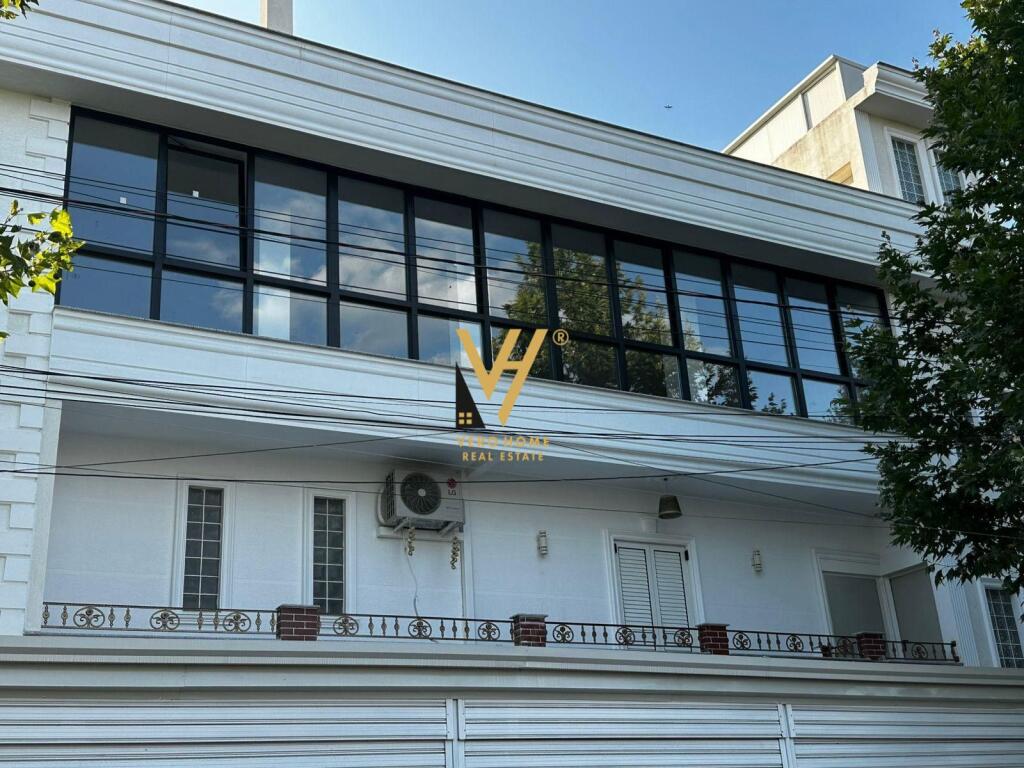 JEPET AMBIENT BIZNESI 240 M2 ME QERA NE PASKUQAN 800 EURO