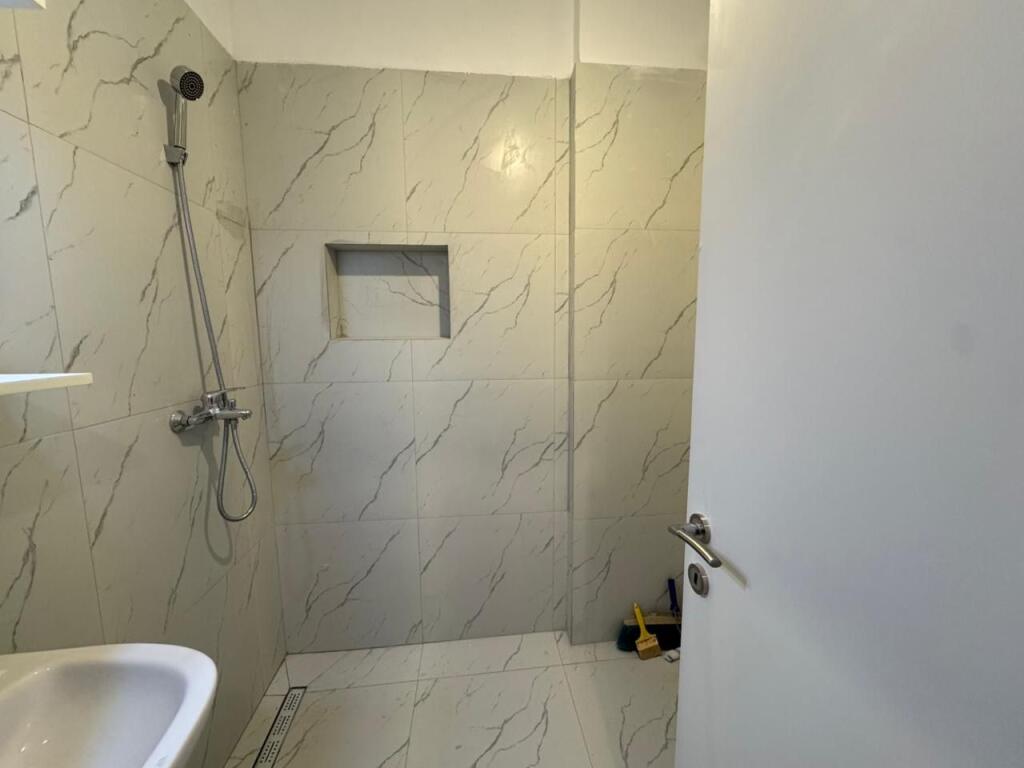 Jepet apartament 1+1 me qera tek Fusha e Aviacionit!