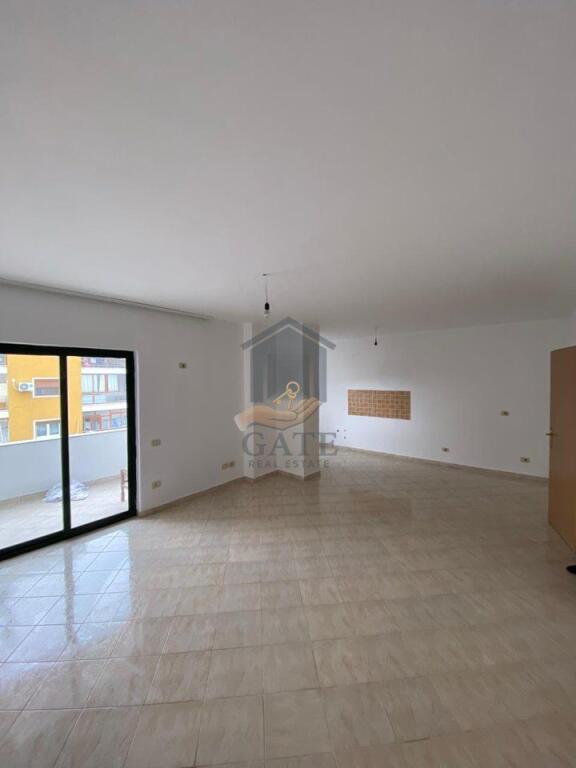 🏡 Shitet Apartament 2+1+2 në zonën e Markatës – Pallat i ri, kat i 9-të, me ashensor.