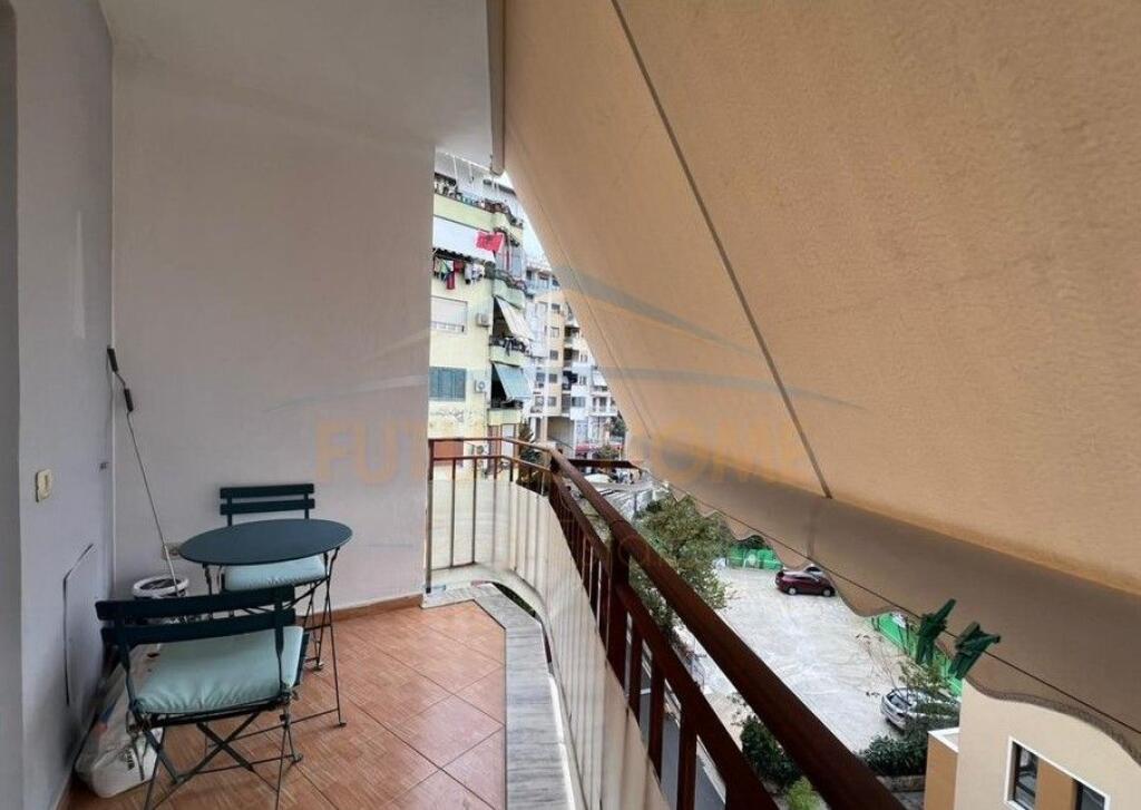 Jepet me Qera Apartament 2+1+2 , Fresku