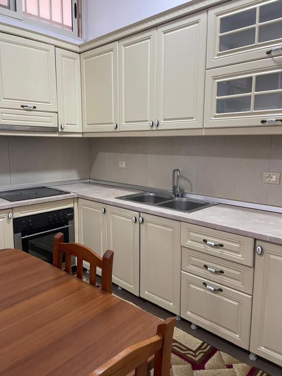 🏢Ne zonen e 5 Majit,pas Qendres Concord Center  jepet me qera apartament 1+1i mobiluar 40,000 Leke