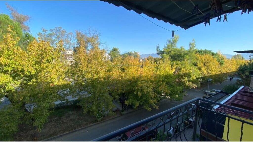 Qera 2+1 Kombinat . Cmimi 350 Mije Leke  