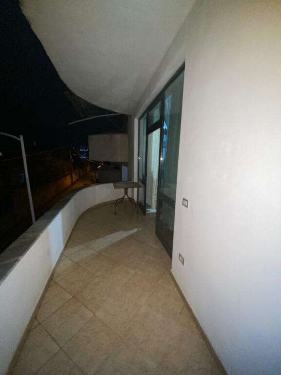 Jepet me qera 2+1 kat 2 vile ne allians 35000 lek mobiluar  