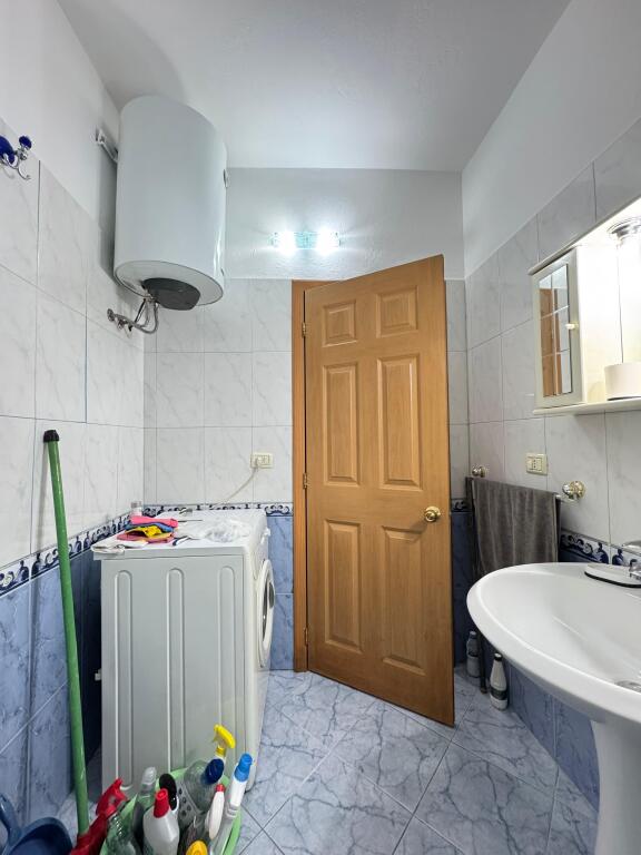 Apartament 1+1,me qira Rruga e Portit