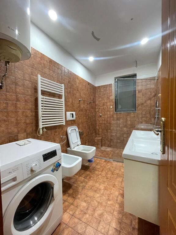 Ali Demi, Shesim Apartamente 1+1