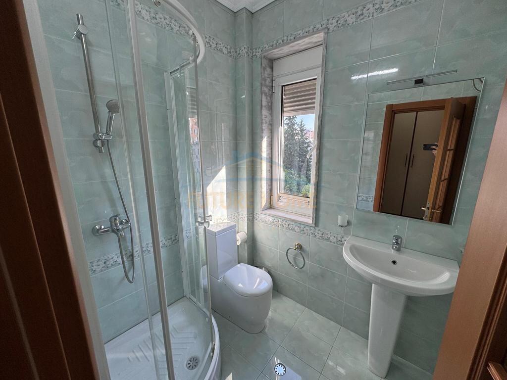 Shitet, Apartament 2+1+2+Post Parkimi, Blloku