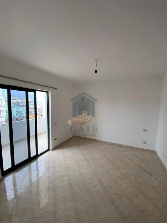 🏡 Shitet Apartament 2+1+2 në zonën e Markatës – Pallat i ri, kat i 9-të, me ashensor.