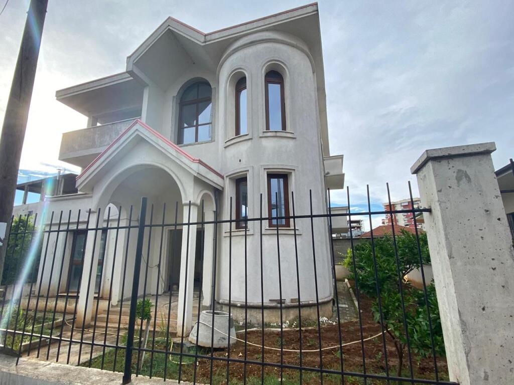 Vile 3-Kateshe, Kombinat!