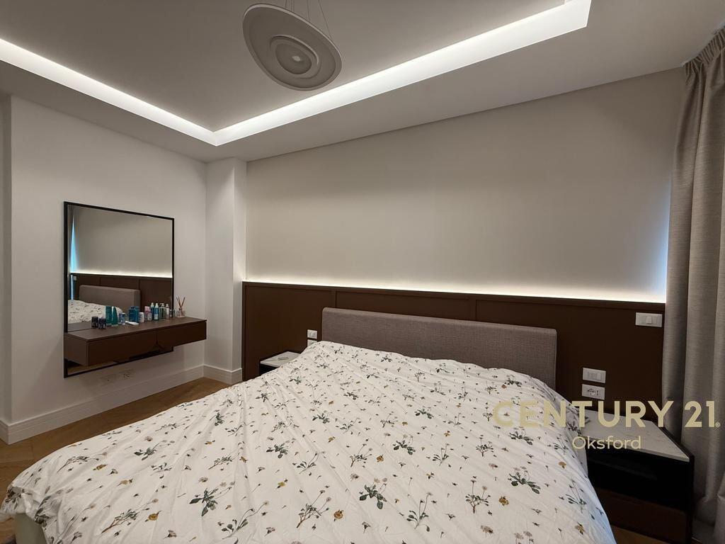 Shitet apartament luksoz në Rezidencën Lake View, Tiranë.