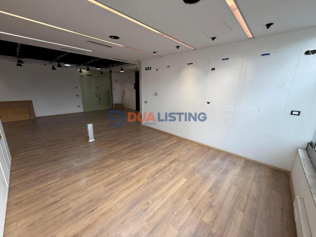 Jepet me qira ambient biznesi 85 m² ,Rruga e Elbasanit, pranë Mullirit!