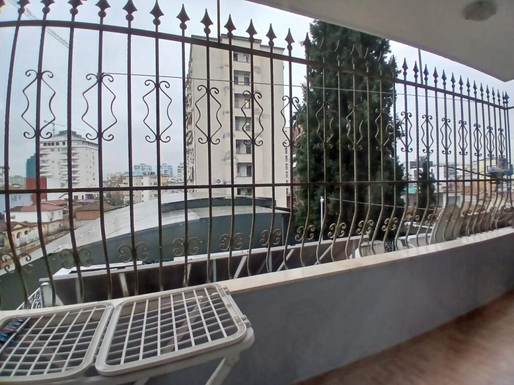 Jepet Me Qera Apartament 2+1+1 Ballkon