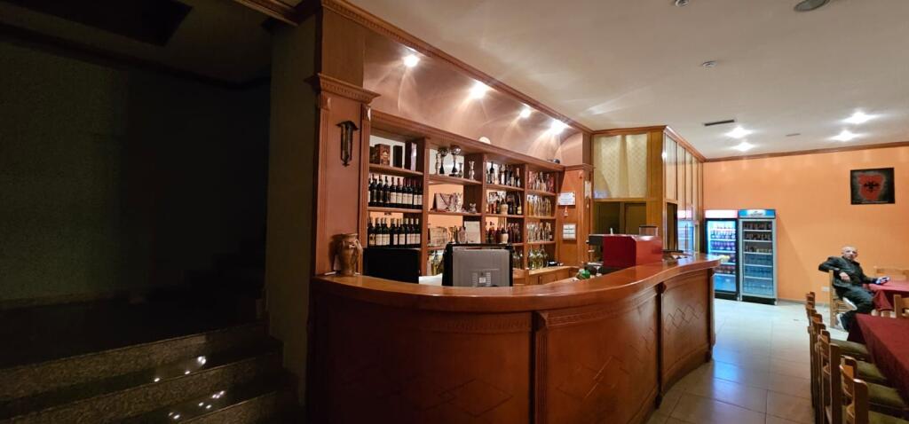 JEPET ME QERA NDERTESA SHUMËFUNKSIONALE 3 KATËSHE ADRESA SHENOVLASH 200M NGA AUTOSTRADA