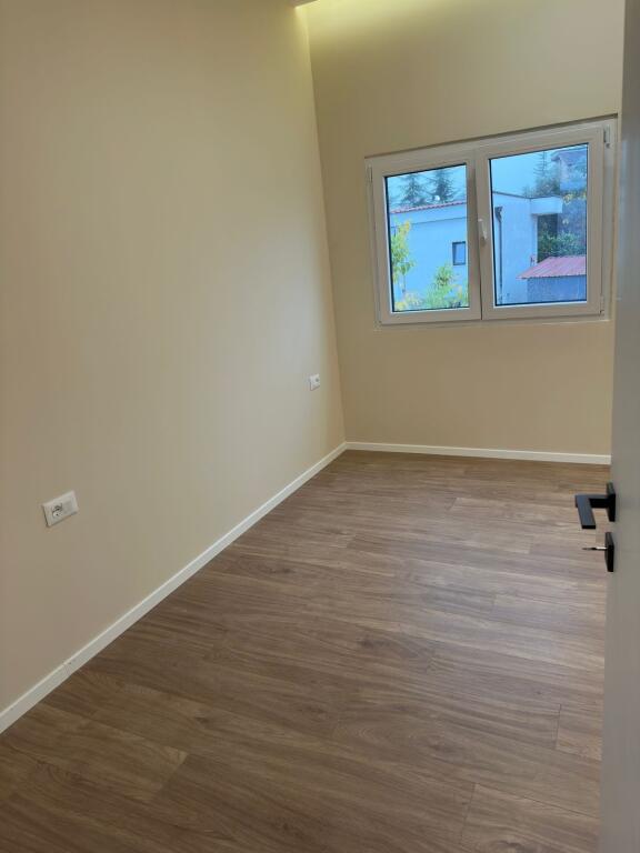 Shitet apartament 1+1 prane kompleksit Mangalem 21