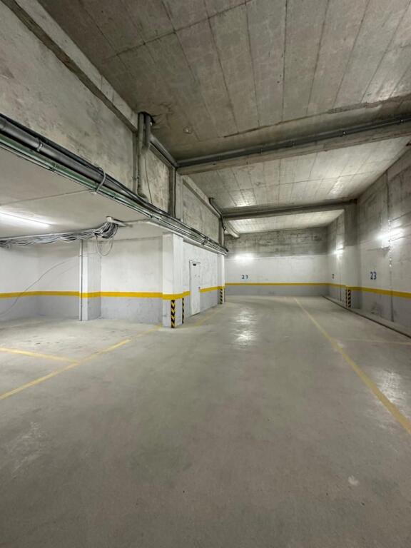 Vendesi in vendita un pacchetto di 38 posti auto + rampa completa