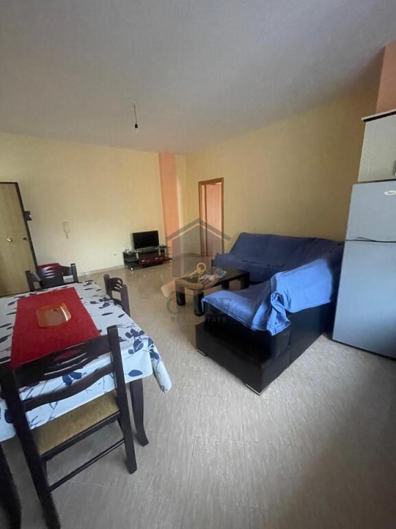 Jepet me qera Apartament 1+1 në katin e 7, me ashensor – Pranë Plazhit Iliria, Durrës.