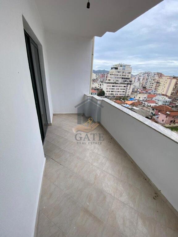 🏡 Shitet Apartament 2+1+2 në zonën e Markatës – Pallat i ri, kat i 9-të, me ashensor.