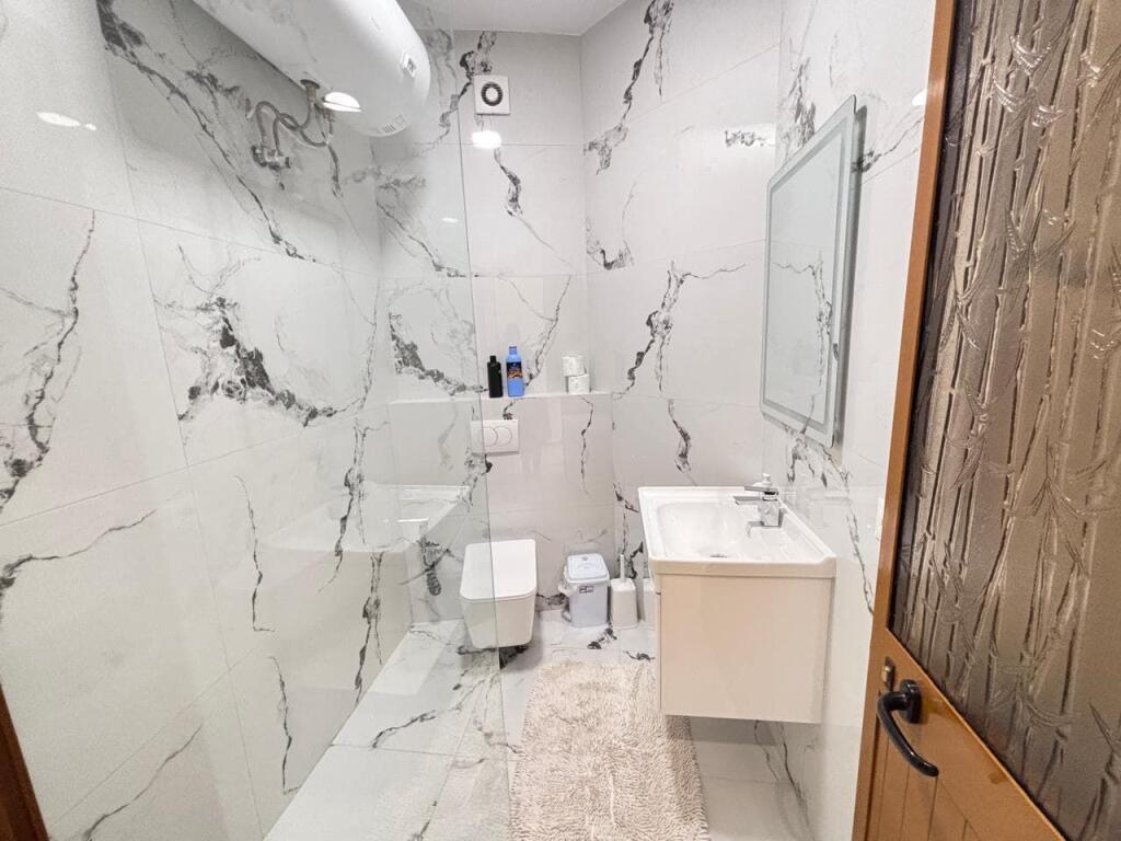 Appartamento In Affitto 1+1 Vicino al Giardino Botanico (ID B2101368) Tirana