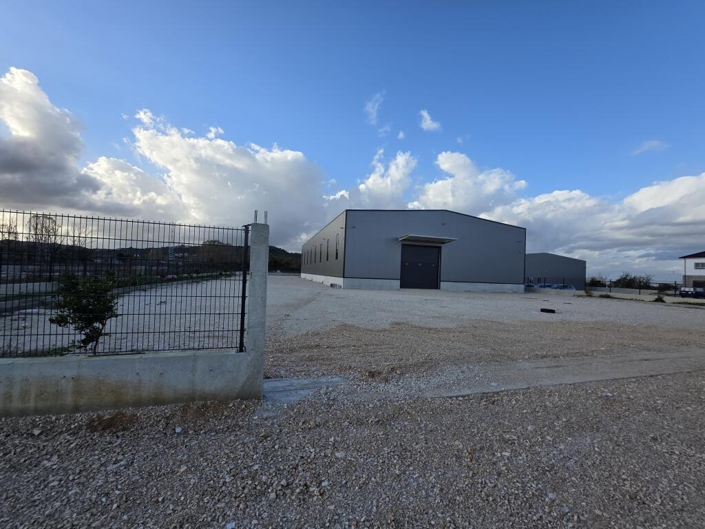 𝐆𝐈𝐕𝐄𝐍 𝐅𝐎𝐑 𝐑𝐄𝐍𝐓 𝐍𝐄𝐖 𝐖𝐀𝐑𝐄𝐇𝐎𝐔𝐒𝐄 – 𝐋𝐀𝐊𝐍𝐀𝐒, 𝐍𝐄𝐖 𝐒𝐓𝐑𝐄𝐄𝐓