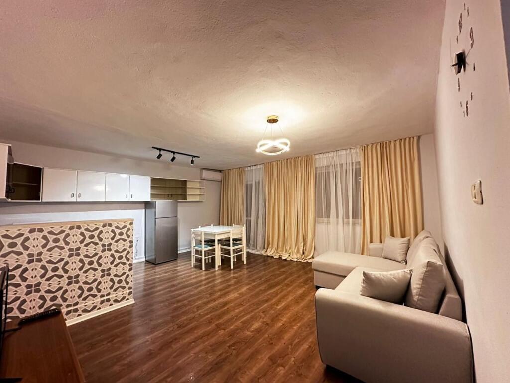 Jepet me qera apartment 1+1 ne qender 590  euro