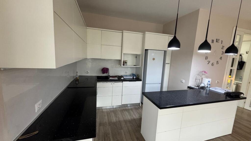 Qera, Penthouse 2+1+verande, Fresk!
