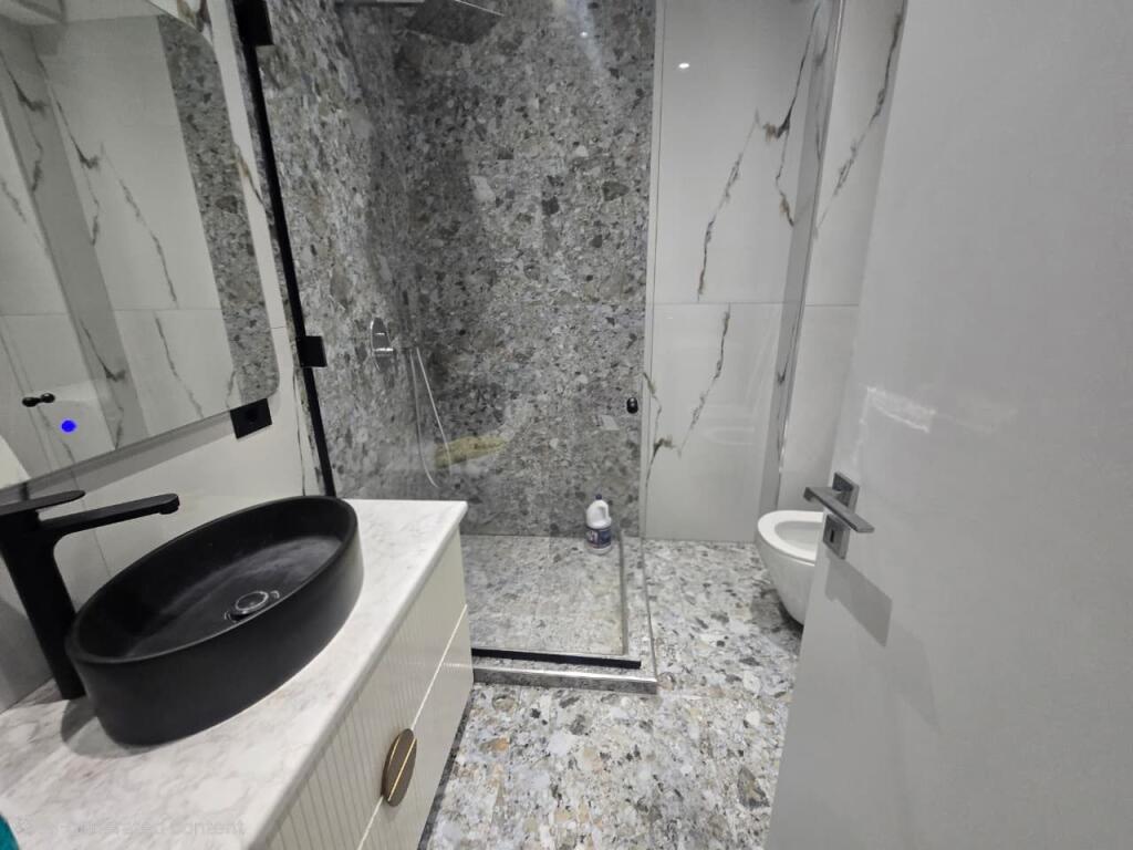 APARTAMENT 2+1+2+ POST PARKIMI | ME QIRA | LIQENI I FARKËS