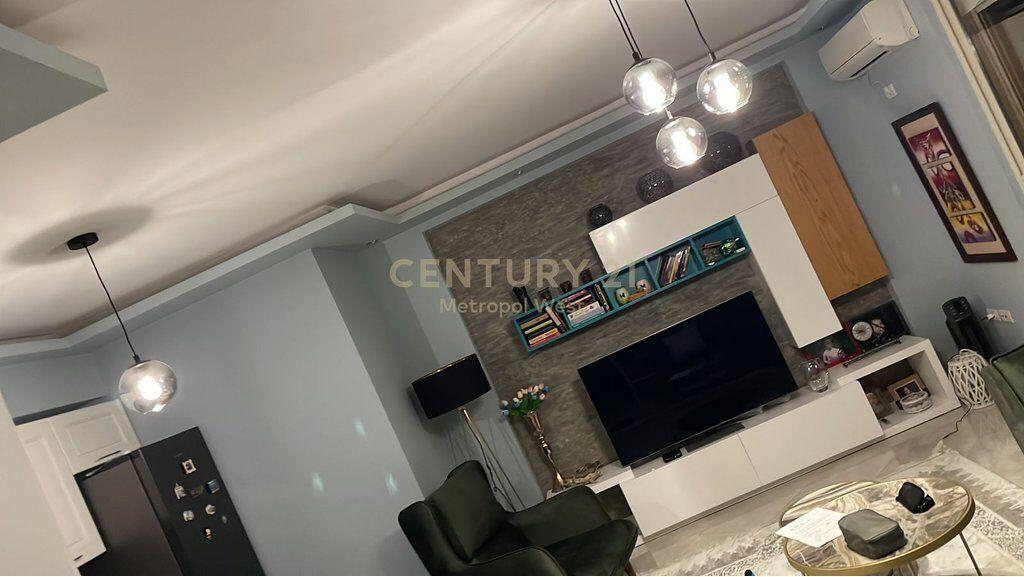 Apartament 2+1+2 tualete, me post parkimi në Shitje - Fresku Tiranë!