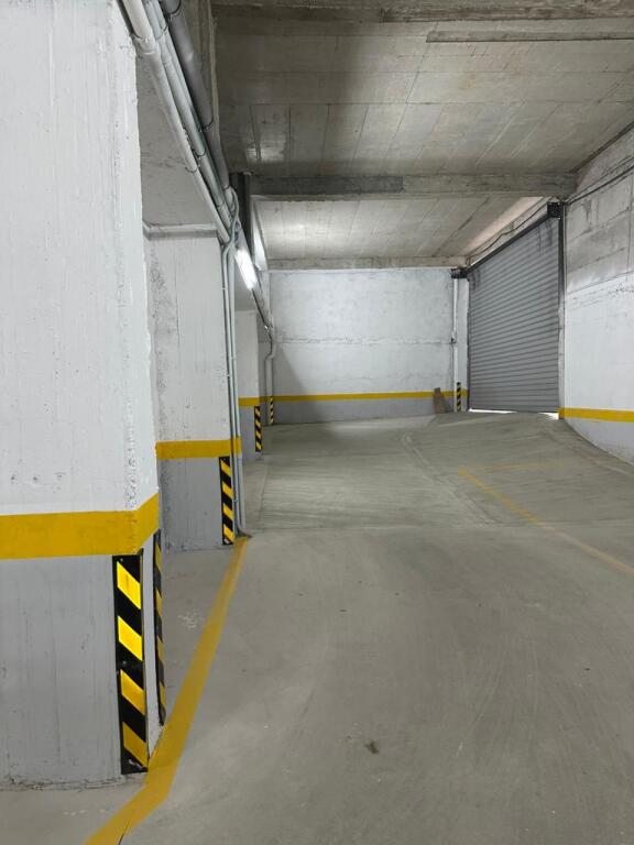 Vendesi in vendita un pacchetto di 38 posti auto + rampa completa