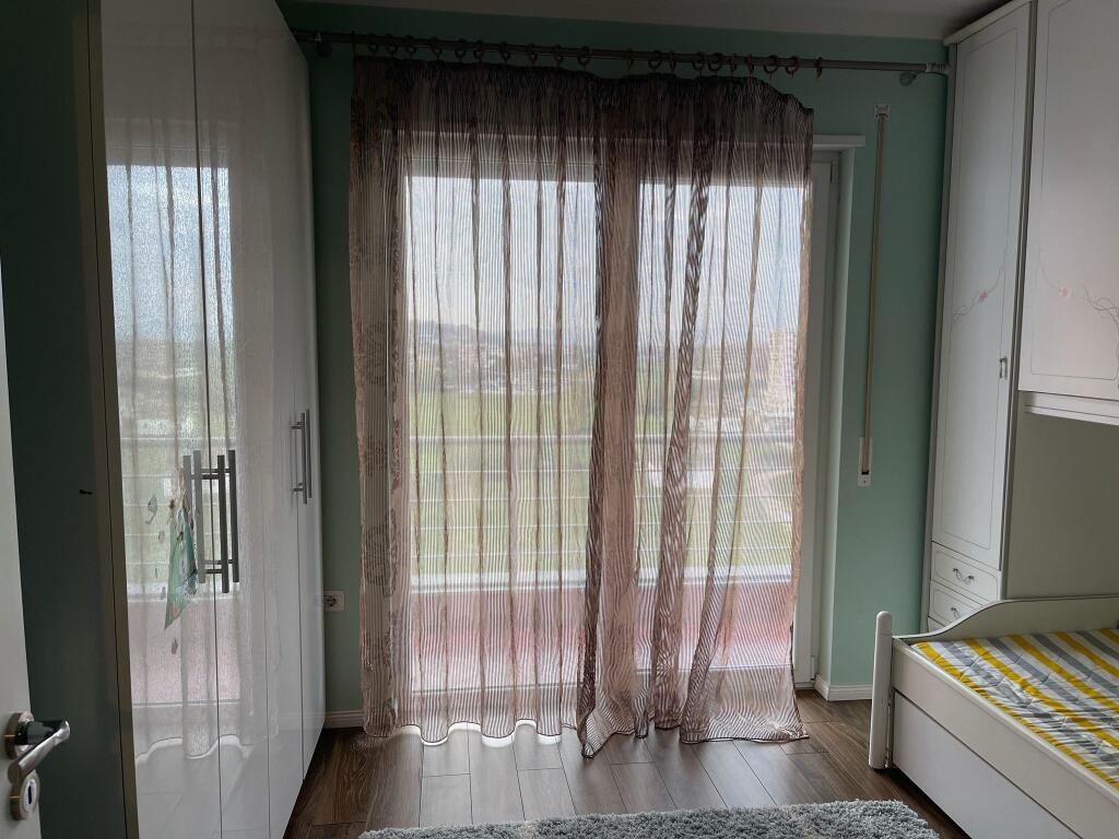 Shitet apartament 2+1 i mobiluar ne Astir tek Bar Return