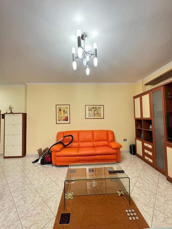 Apartament 1+1,me qira Rruga e Portit