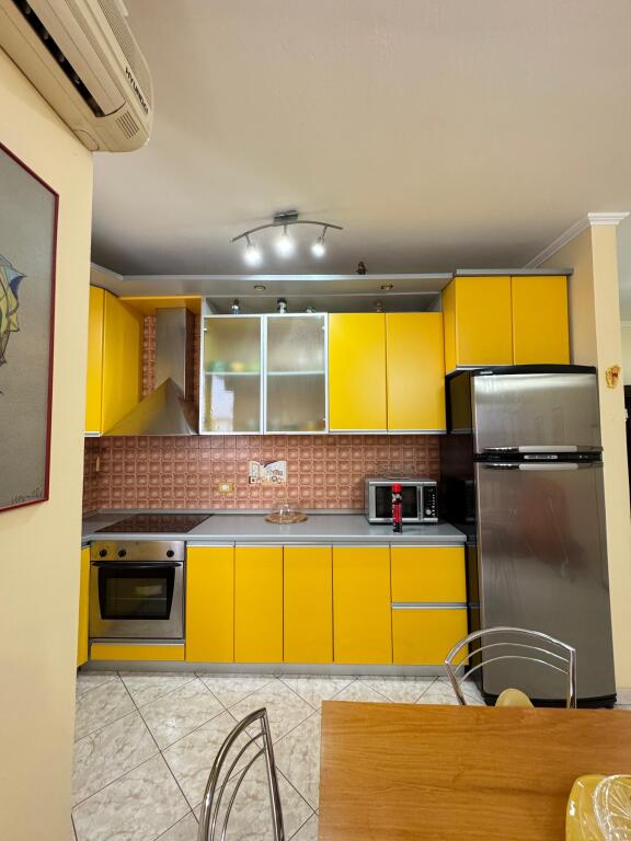 Apartament 1+1,me qira Rruga e Portit