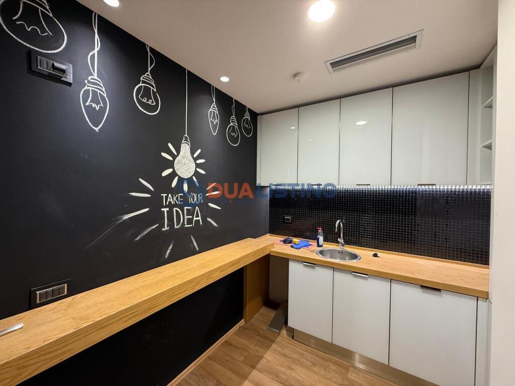 Jepet me qira ambient biznesi 85 m² ,Rruga e Elbasanit, pranë Mullirit!